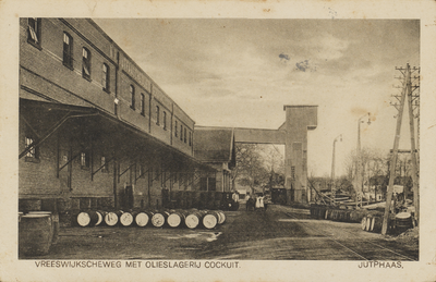 130259 Gezicht op de N.V. Jutfaase Olieslagerij en Lijnkoekenfabriek Cockuyt aan de Vreeswijksestraatweg te ...